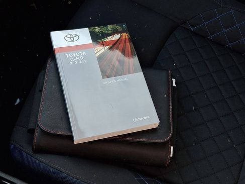 Used 2021 Toyota C-HR XLE image 26