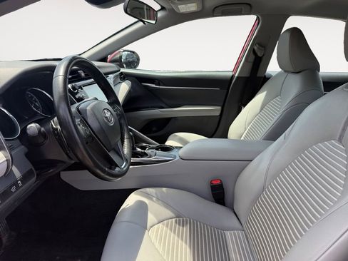 Used 2019 Toyota Camry SE FWD image 9