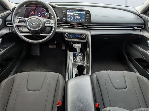 Used 2022 Hyundai Elantra SEL image 15