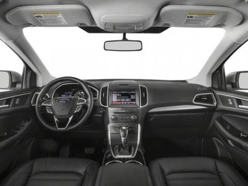 Used 2018 Ford Edge SE image 4