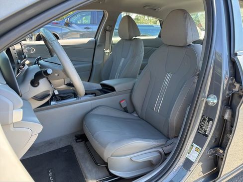 Used 2025 Hyundai Elantra Sport FWD image 18