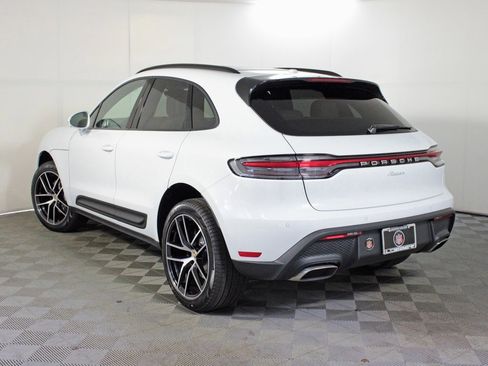 Used 2025 Porsche Macan image 3