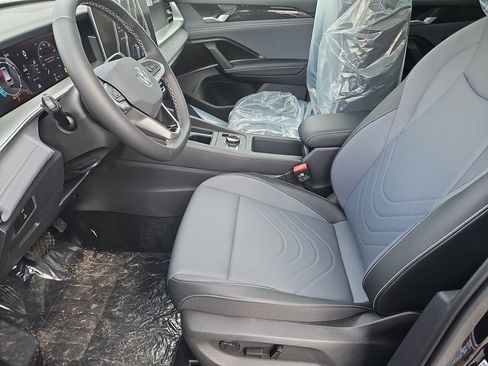 New 2026 Volkswagen Tiguan SE image 18