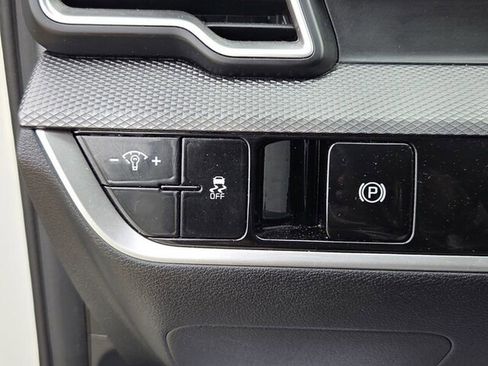 Used 2024 Kia Sportage LX FWD image 26