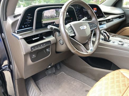 Certified 2021 Cadillac Escalade ESV Premium Luxury AWD/4WD image 10