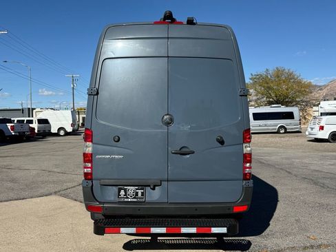 Used 2018 Mercedes-Benz Sprinter 2500 image 7