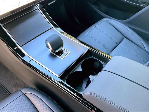 New 2026 Land Rover Range Rover Evoque Dynamic SE image 9