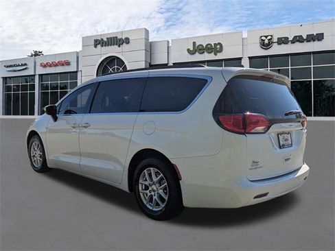 Used 2021 Chrysler Voyager Lxi image 5