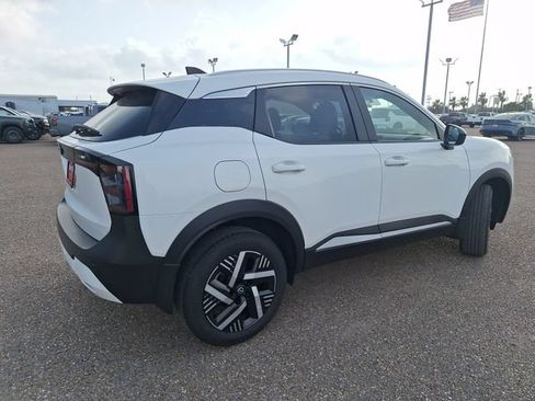 Used 2026 Nissan Kicks SV w/ SV Premium Package FWD image 7
