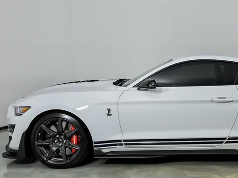 Used 2022 Ford Mustang Shelby GT500 w/ Carbon Fiber Track Pack RWD image 6