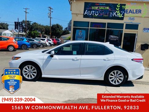 Used 2019 Toyota Camry LE FWD image 14