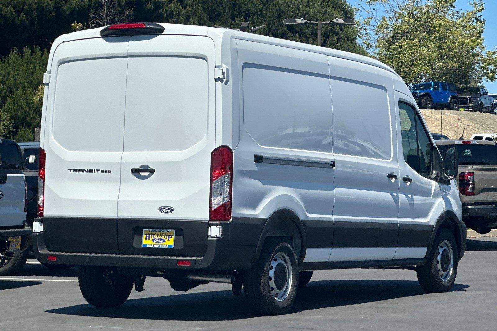 New 2026 Ford Transit 250 148 Medium Roof w/ Load Area Protection Package RWD image 4
