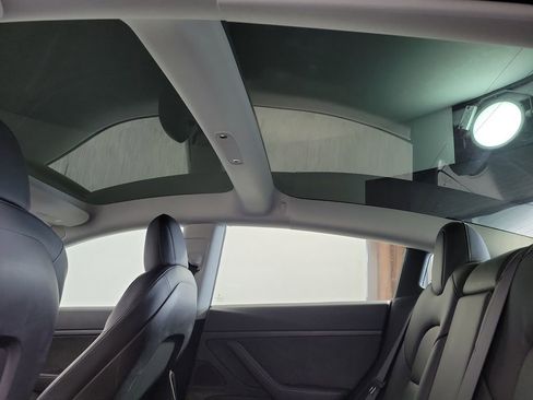 Used 2021 Tesla Model 3 Standard Range Plus image 21