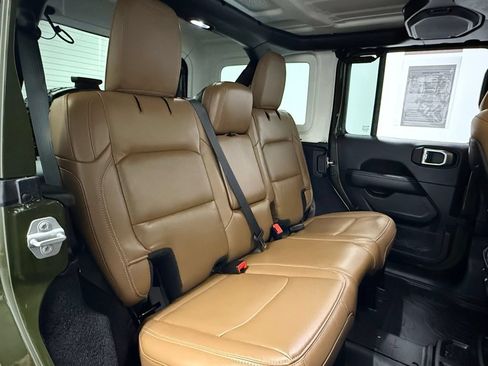 Used 2022 Jeep Wrangler Unlimited Rubicon w/ Dual Top Group AWD/4WD image 22