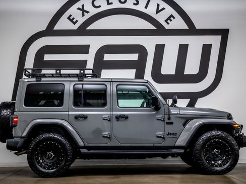 Used 2019 Jeep Wrangler Unlimited Sahara image 8