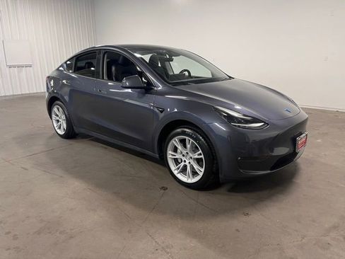 Used 2023 Tesla Model Y 2WD image 1