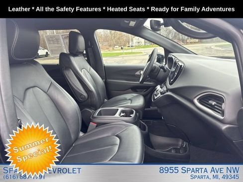 Used 2025 Chrysler Pacifica Select FWD image 26