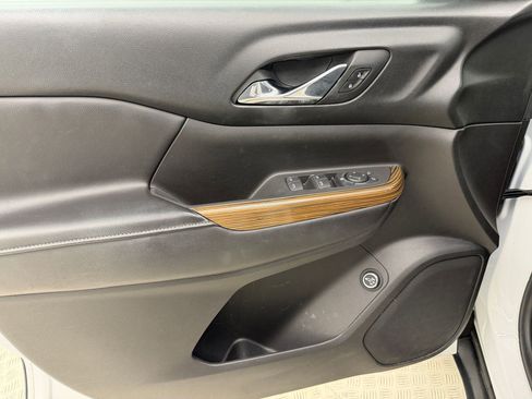 Used 2018 GMC Acadia SLE image 14