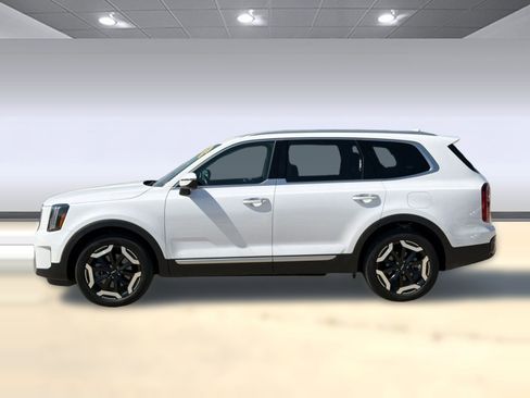 Used 2025 Kia Telluride S image 2