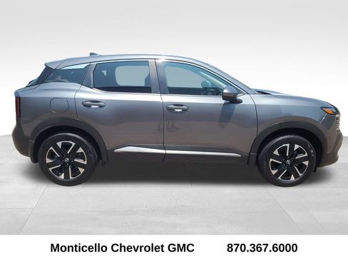 Used 2025 Nissan Kicks SV AWD/4WD image 8