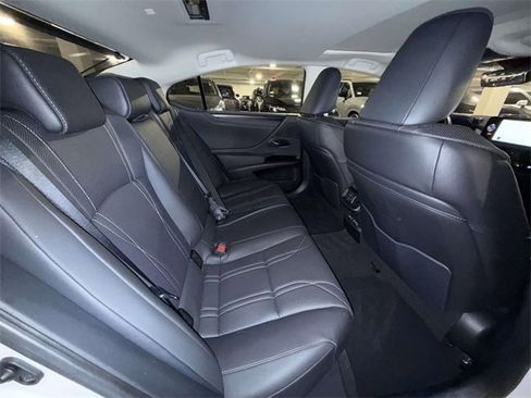 Used 2025 Lexus ES 350 Luxury w/ Technology Package image 16