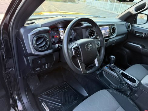 Used 2021 Toyota Tacoma TRD Off-Road w/ Technology Package AWD/4WD image 23