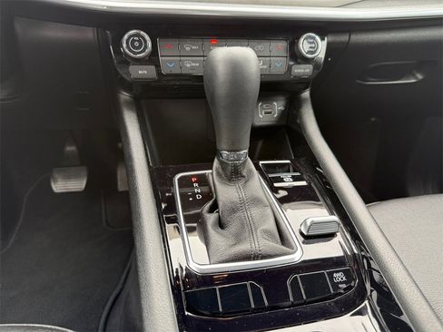 Used 2024 Jeep Compass Limited image 13