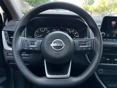 Used 2023 Nissan Rogue SV FWD image 15