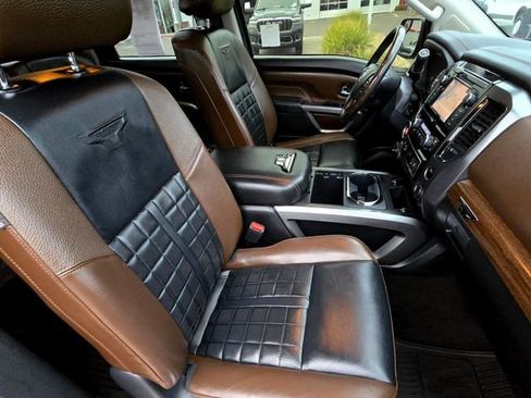 Used 2019 Nissan Titan Platinum Reserve image 24