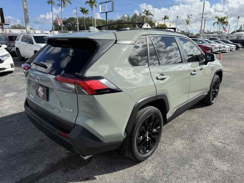 Used 2022 Toyota RAV4 XLE Premium image 8