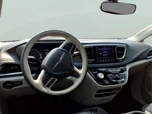 Used 2019 Chrysler Pacifica Limited FWD image 13