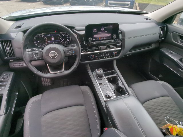 Used 2025 Nissan Pathfinder SV AWD/4WD image 15
