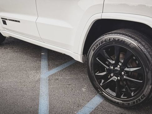 Used 2020 Jeep Grand Cherokee Altitude RWD image 30