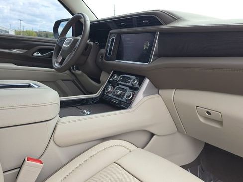 Used 2024 GMC Yukon Denali w/ Denali Reserve Package image 28
