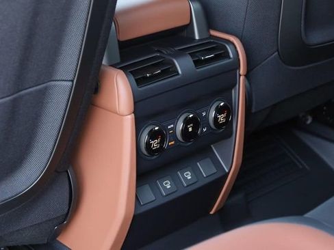Used 2025 Land Rover Defender 110 image 15