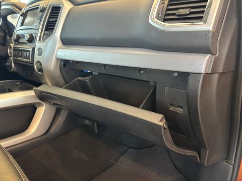 Used 2019 Nissan Titan PRO-4X w/ Pro-4x Convenience Package AWD/4WD image 25