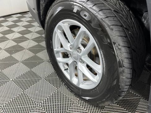 Used 2024 Jeep Grand Cherokee L Laredo RWD image 17