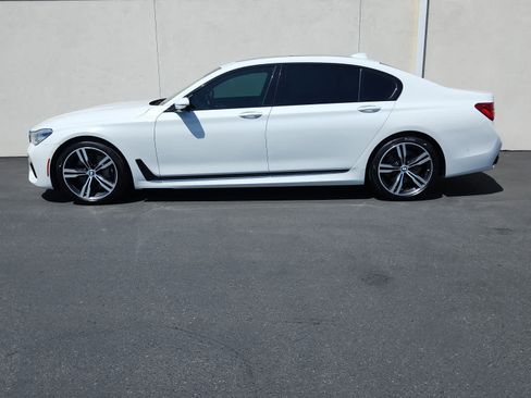 Used 2017 BMW 750i RWD image 4