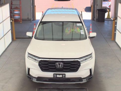 Used 2025 Honda Pilot EX-L image 2