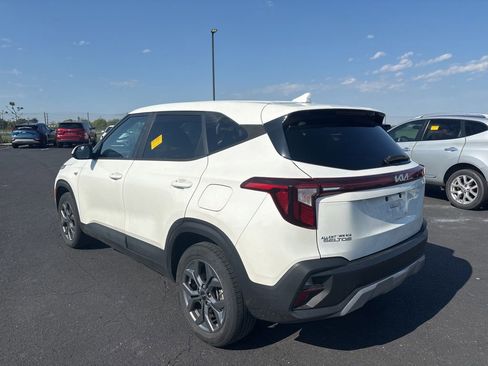 Used 2024 Kia Seltos LX AWD/4WD image 5