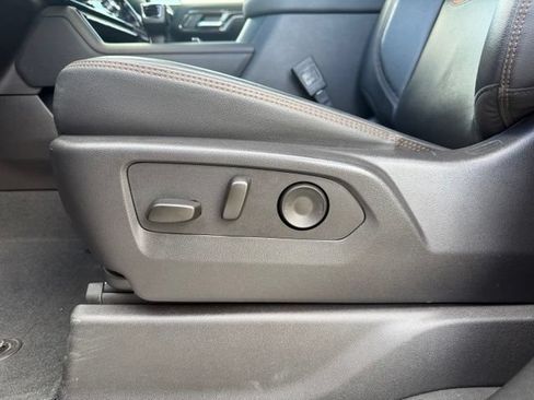 Used 2025 GMC Sierra 1500 AT4 w/ AT4 Premium Package AWD/4WD image 9
