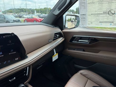 New 2026 Chevrolet Tahoe High Country w/ Sun And Tow Package AWD/4WD image 25