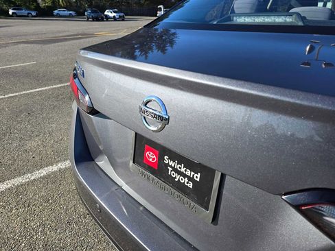 Used 2021 Nissan Versa SV image 16