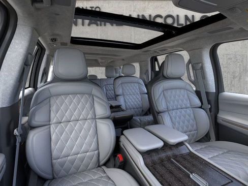 New 2026 Lincoln Navigator L Black Label AWD/4WD image 10