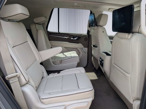 Certified 2021 GMC Yukon Denali w/ Denali Premium Package AWD/4WD image 9