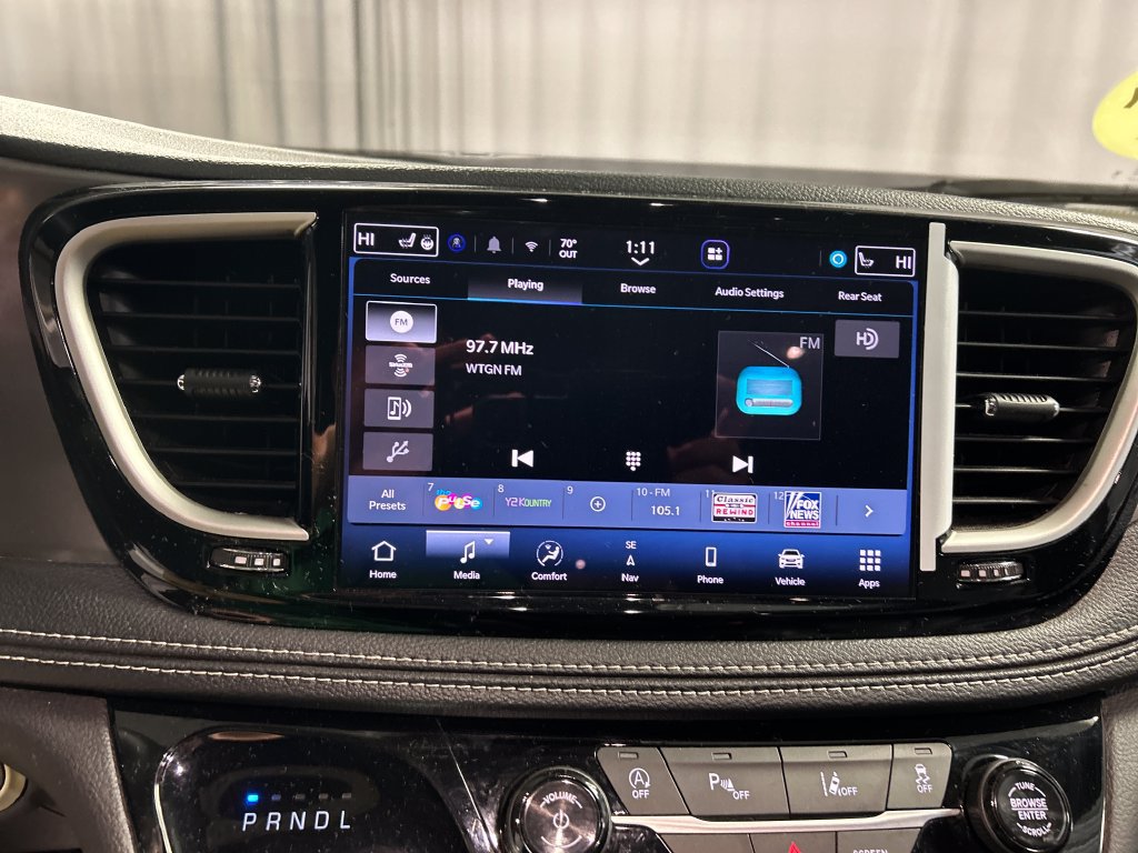 Used 2025 Chrysler Pacifica Select w/ Uconnect Theater Family Group FWD image 17