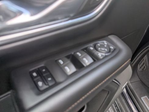 Used 2024 GMC Yukon AT4 w/ Technology Package AWD/4WD image 15
