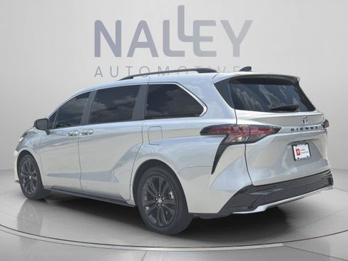 Certified 2023 Toyota Sienna XSE FWD image 3