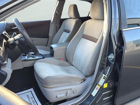 Used 2012 Toyota Camry LE FWD image 12