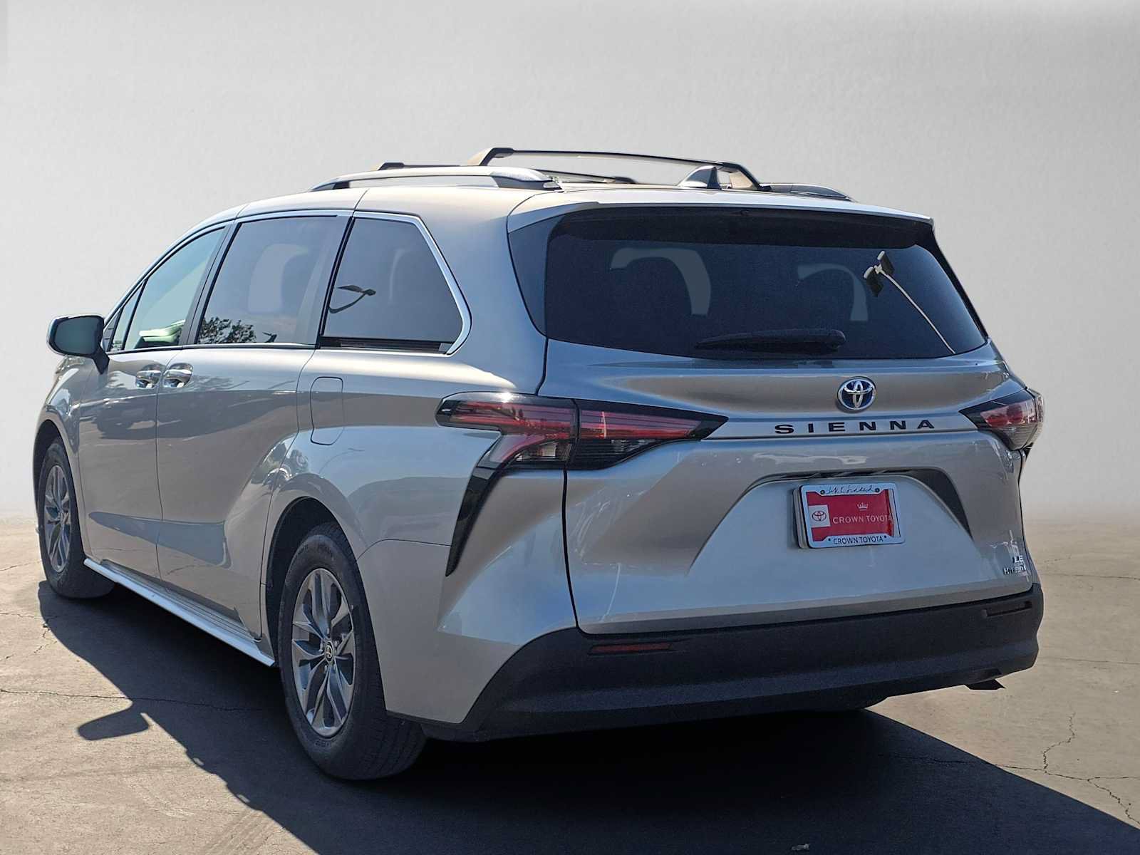 Certified 2022 Toyota Sienna LE FWD image 5